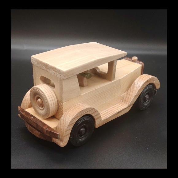 Hand Carved Wood Car with Cute Driver - Picture 4 of 8